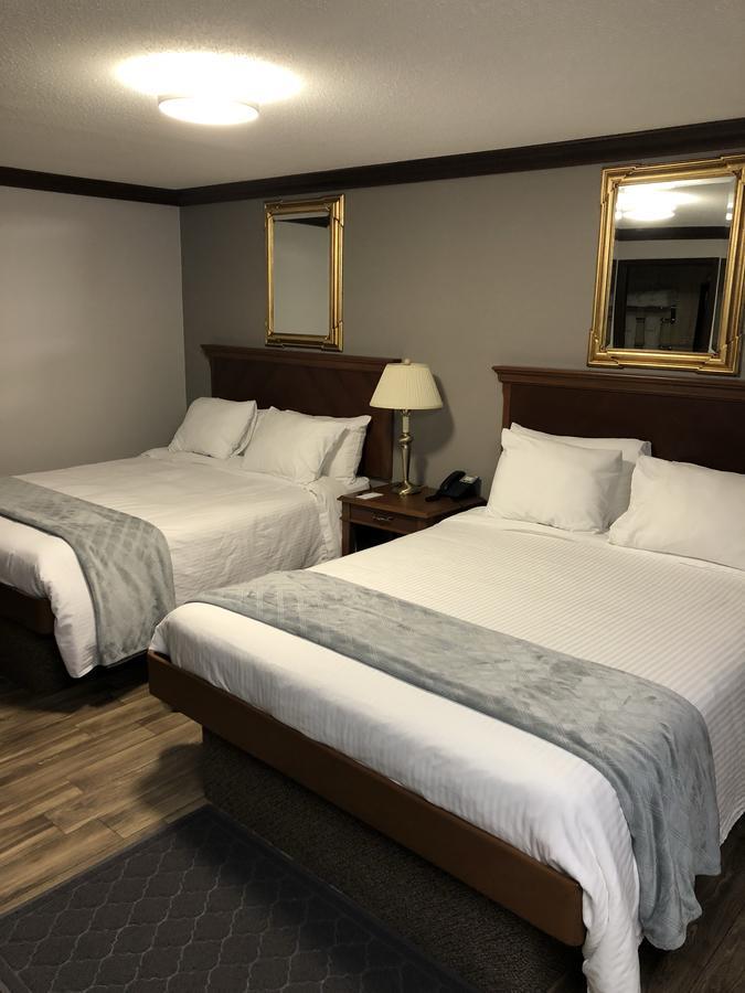 Talbot Trail Inn & Suites Leamington Extérieur photo