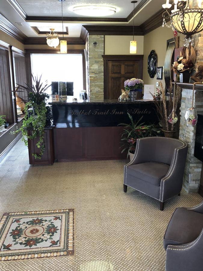 Talbot Trail Inn & Suites Leamington Extérieur photo