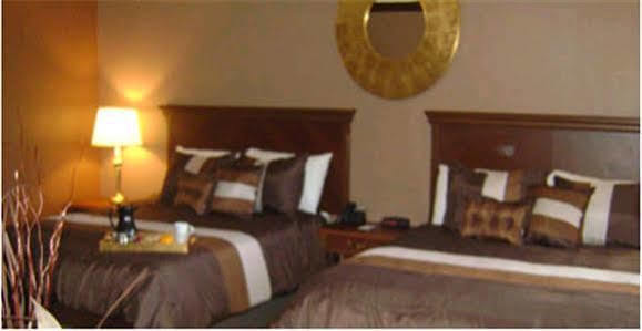 Talbot Trail Inn & Suites Leamington Extérieur photo